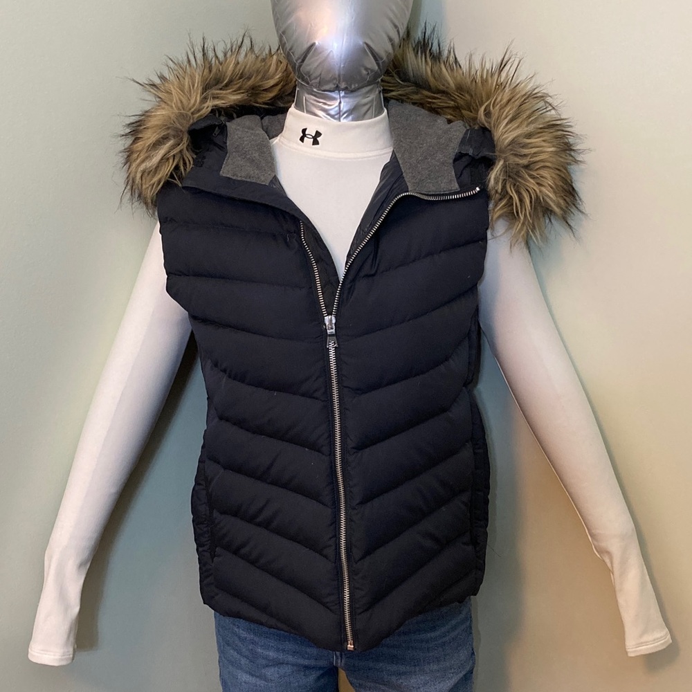 GAP Black Quilted Hooded Puffer Vest - Down & Feather Filler and Faux Fur Trim